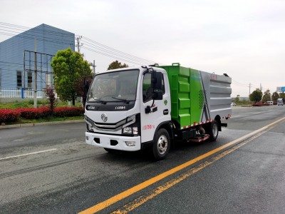 东风5方吸尘车