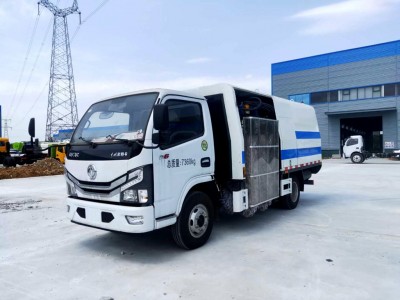 东风4方护栏清洗车